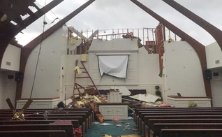 Tempestade arrancou o telhado da Igreja Batista Monte Sião, nos EUA. (Foto: Reprodução/Facebook)