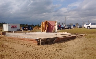O tornado destruiu uma casa no Alabama (EUA), mas o quarto de oração permaneceu de pé. (Foto: Reprodução/Facebook)