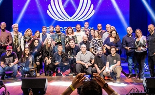 Parte dos premiados com a equipe Deezer no Gospel Day 2019. (Foto: Divulgação/ Diego Padilha)