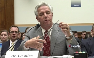 Depois de anos realizando o procedimento, hoje o Dr. Anthony Levatino fala contra o aborto. (Foto: C-SPAN)