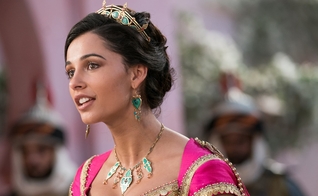 Naomi Scott interpreta o papel da princesa Jasmine no novo live-action de 'Aladdin'. (Foto: PopSugar)