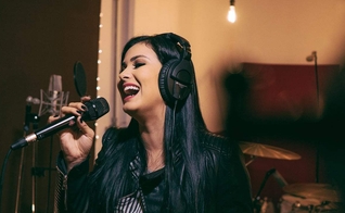 Bruna Olly estará no palco principal da Expoevangélica, em Fortaleza. (Foto: Divulgação)