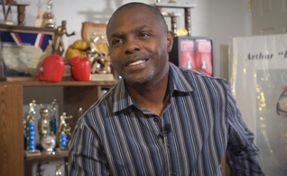 Arthur Johnson tem recordes no boxe que permanecem até hoje. (Foto: CBN News)