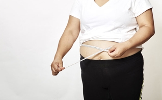 É mais difícil emagrecer conforme envelhecemos. (Foto: Getty Images/iStockphoto)