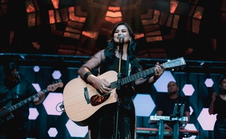 Bruna Olly está lançando seu EP ao vivo "Abba". (Foto: Jean Garioli)