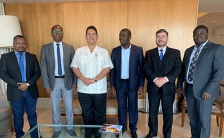 Tomegah Messanvi - Diretor da AfroChamber, Antônio Carlos de Salles Menezes - Embaixador do Brasil no Togo, Sr. Lucien Eyana Edjaide - encarregado de negócios da Embaixada do Togo no Brasil e Rui Mucaje -Presidente da Afrochamber (Foto: Arquivo pessoal)