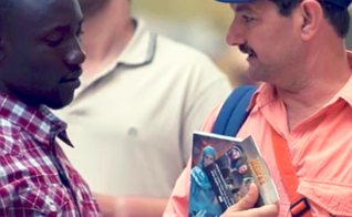 Operação Trânsito leva Bíblias para países onde nem sempre é possível sua entrada. (Foto: Reprodução/Sociedade Bíblica Espanhola)