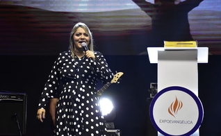 Ivna Medeiros foi a preletora do Encontro de Mulheres na ExpoEvangélica 2019. (Foto: Guiame/Irion Oliveira)