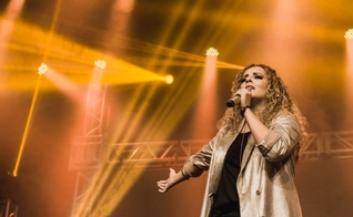Gabi Sampaio está lançando o EP "Até Que Toda Terra Cante". (Foto: 