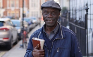 O pregador de rua Oluwole Ilesanmi foi detido em fevereiro pela polícia de Londres. (Foto: Christian Concern)