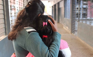 Bahia está estudando em uma escola bíblica e pretende voltar á sua vila para evangelizar os moradores, inclusive aqueles que a espancaram. (Foto: Portas Abertas)