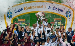 Jogadores e técnico do Athletico-PR celebraram a vitória na Copa do Brasil 2019 glorificando a Jesus.(Foto: Jeferson Guareze/Agif)