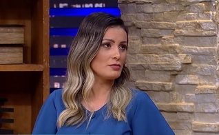 Andressa Urach participou do programa 'Luciana By Night' na última terça-feira, falando sobre fé, família, seu testemunho e seu novo livro 'Desejos da Alma'. (Imagem: Youtube / RedeTV!)