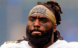 Demario Davis foi multado por usar uma faixa com a mensagem “Man of God” (“Homem de Deus”). (Foto: Stephen Lew/Icon Sportswire/Getty Images)