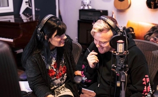 Fernanda Brum e Joth Huth juntos para gravar "Escolho a Ti" ("I Choose You"). (Foto: Divulgação)