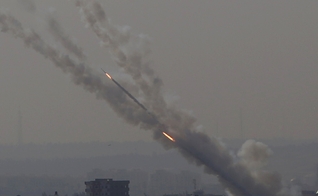 Mais de 250 foguetes já foram lançados contra Israel em menos de dois dias. (Foto: AP Photo)