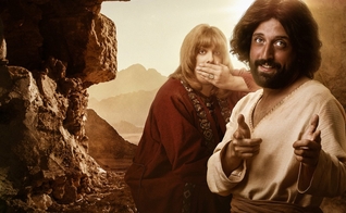 Escrito por Fábio Porchat e protagonizado pelo próprio humorista junto ao também ator Gregório Duvivier, o filme distorce a mensagem bíblica sobre Jesus. (Imagem: Entreterse)