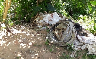 Um motorista conseguiu escapar e outros quatro foram mortos em uma emboscada na periferia de Salvador. (Foto: Bruno Wendel/Correio)