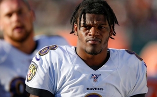 Lamar Jackson está batendo muitos recordes neste ano pelo Baltimore Ravens. (Foto: Fox News)