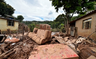 Um dos bairros de Sabará, na região metropolitana de Belo Horizonte, afetados pelas fortes chuvas. (Foto: Yuri Edmundo/EFE)