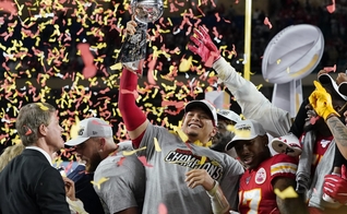 Patrick Mahomes se tornou o primeiro quarterback nomeado MVP. (Foto: Reuters/Mike Blake)
