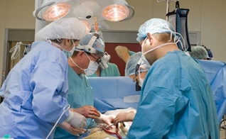 Segundo a Dra. Akemi Shiba, uma cirurgia de mudança de sexo pode surtir efeitos desastrosos na vida de quem se submete ao procedimento. (Foto: Russia Beyond)
