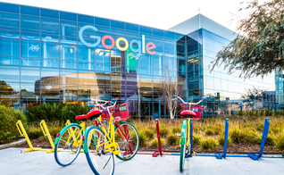 Google está entre as empresas acusadas de facilitar a veiculação de pornografia e o avanço da exploração sexual. (Foto: Marketplaces)