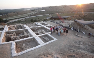 Ruínas do templo cananeu em Láquis, antiga cidade bíblica em Israel. (Foto: The Fourth Expedition To Lachish)