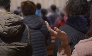 Mesmo após terem igreja fechada pelo regime comunista, cristãos são ainda mais encorajados em sua fé. (Imagem: Portas Abertas - EUA)