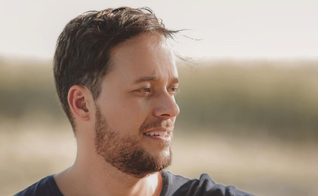 André Valadão é pastor, compositor, cantor e está lançando seu novo EP "Renovo". (Foto: Divulgação)