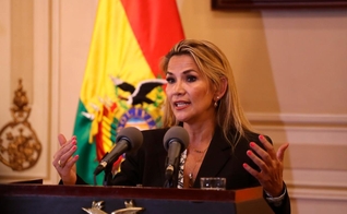 Após renúncia de Evo Morales, Jeanine Añez tornou-se presidente interina da Bolívia. (Foto: EFE/ Rodrigo Sura)