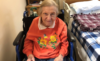 Rose Leigh-Manuel vive em um lar para idosos de Long Island, Nova York e destacou sua fé na vitória contra o coronavírus. (Foto: ABC7)