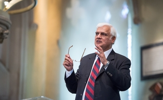 Evangelista Ravi Zacharias morreu de câncer aos 74 anos. (Foto: RZIM Zacharias Trust)