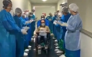 Profissionais de saúde se despediram do paciente cantando louvor. (Foto: Reprodução)
