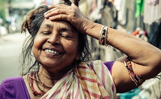 Imagem ilustrativa. Surda volta a ouvir após oração de missionários em aldeia cigana. (Foto: Reprodução/Increase)