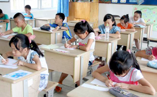 Escolas da China têm sido acusadas de 'lavagem cerebral' sobre as crianças. (Foto: China Aid)