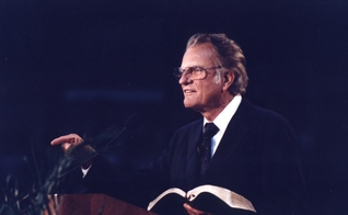 Billy Graham durante uma cruzada em Albany, Nova York, em 1990. (Foto: Associação Evangelística Billy Graham)