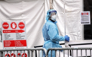 Segundo o diretor do Centro de Controle de Doenças dos EUA, Dr. Robert Redfield, hospitais recebem incentivo financeiro de acordo com o número de mortes registradas por Covid-19. (Foto: Reuters)