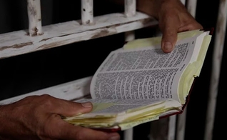 O projeto de remição de pena pela leitura foi aprovado por deputados do Maranhão. (Foto: Getty Images)