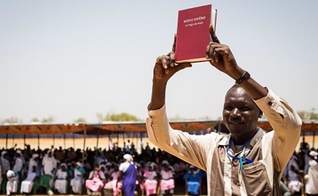 Tradução da Bíblia completa chega a 700 idiomas. (Foto: United Bible Societies)