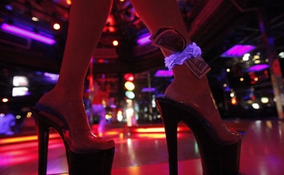 Imagem ilustrativa. Stripper testemunhou salvação ao ouvir a voz de Deus. (Foto: AP Photo/Charlie Riedel)