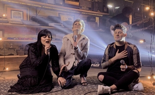 Fernanda Brum, Ludmila Ferber e Marcos Freire estiveram juntos e regravaram uma nova versão de "Ouço Deus me Chamar". (Foto: Divulgação)