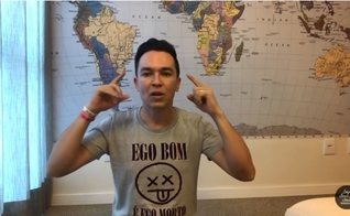 Pastor Lucinho compartilhou seu testemunho sobre como se libertou da pornografia. (Foto: Youtube / Reprodução)