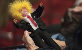 Feiticeiros fazem vudu de Trump para lançar feitiços sobre o presidente dos EUA. (Foto: Medium.com)