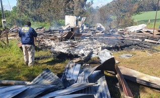 Igreja evangélica foi queimada por manifestantes no Chile. (Foto: Polícia de Investigações do Chile)