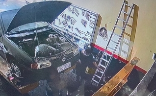 Câmera de segurança registra assalto a uma borracharia em Hortolândia (SP). (Foto: Reprodução/EPTV)
