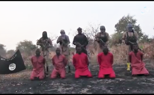 Print do vídeo divulgado pelo Estado Islâmico mostrando a execução de cinco cristãos no nordeste da Nigéria. (Foto: Morning Star News)