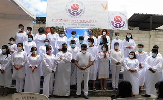 Pessoas foram batizadas como resultado do evangelismo online. (Foto: Iglesia del Nazareno Riobamba Norte)
