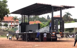 O automóvel para evangelismo é o primeiro do tipo em Uganda. Foto: Uganda Christian News).