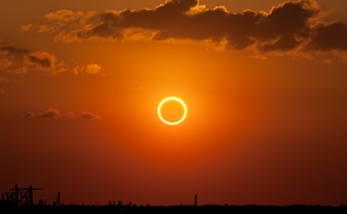 Fenômeno do eclipse solar anular, conhecido também como Anel de Fogo. (Foto: Kevin Baird )